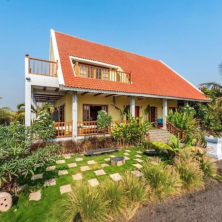 Saffronstays Happy Fields, Pune - Luxury Farmstay With Farm To Table Food Exterior photo